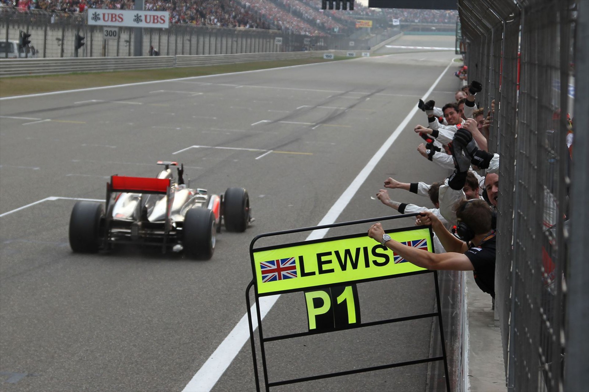 F1: Δεν βιάζονται για τις υπογραφές McLaren και Hamilton