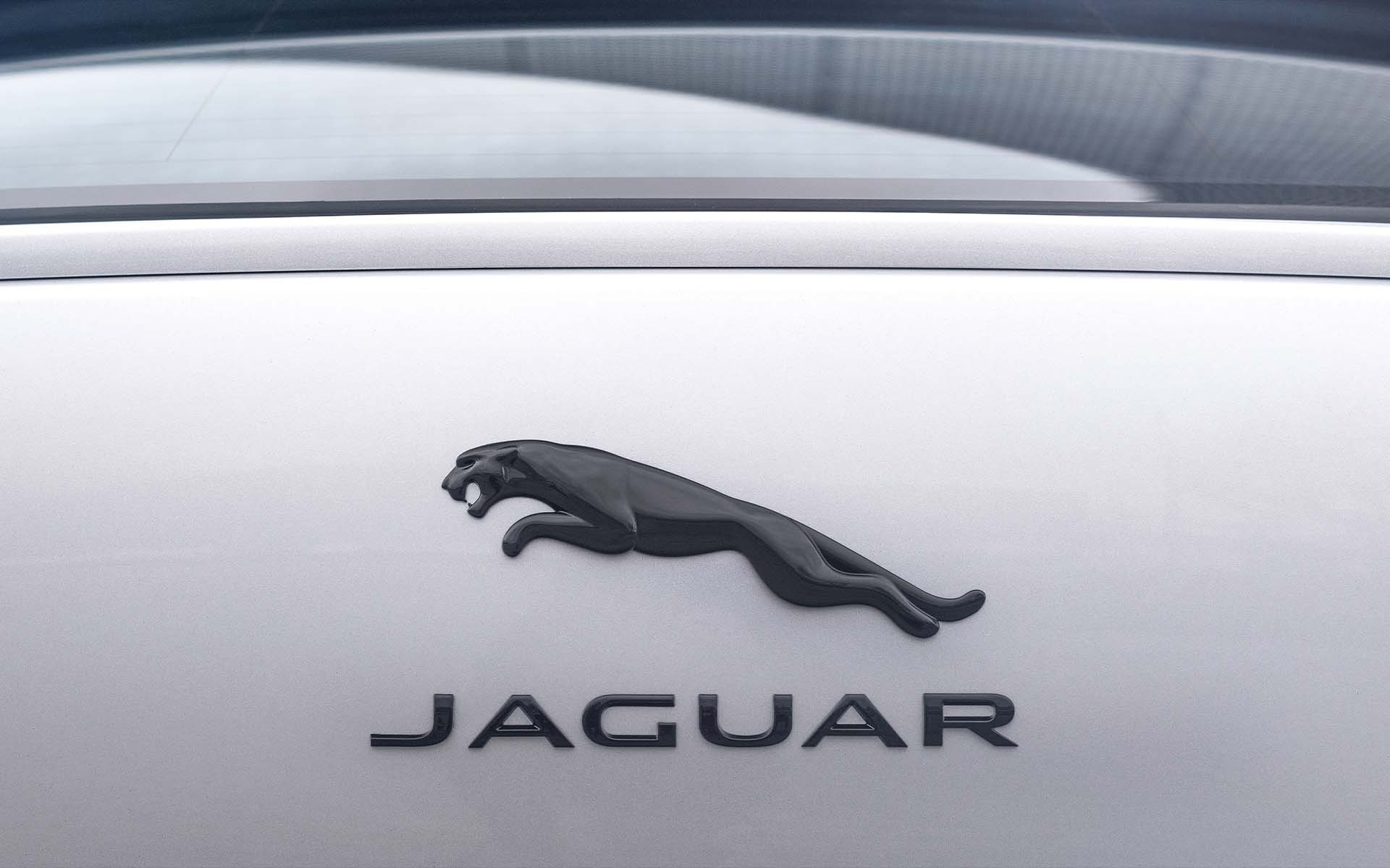 Jaguar 4ετίας με 320 άλογα πωλείται για 16.000 ευρώ