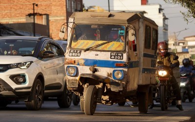 Η χώρα που είναι 20 φορές πιο φτωχή από την Ελλάδα – Αγοράζει 76% ηλεκτρικά