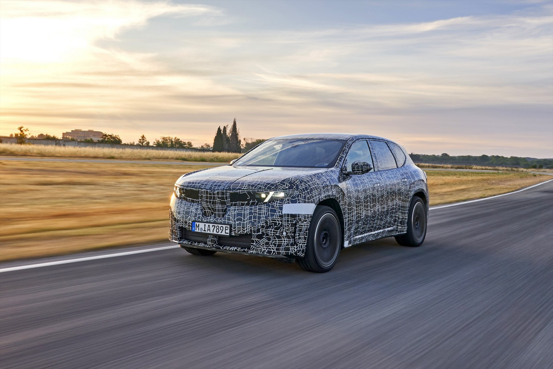 Η BMW περνάει στην αντεπίθεση - Στόχος η Tesla και οι Κινέζοι