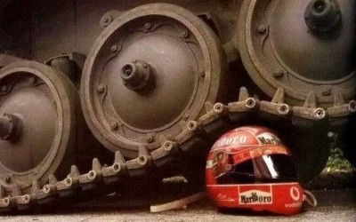Όταν ένα τανκ πάτησε το κράνος του Michael Schumacher