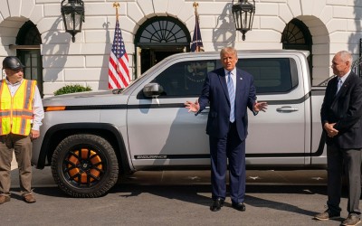 Ο Trump καταστρέφει τις αμερικανικές αυτοκινητοβιομηχανίες – Πώς και γιατί;