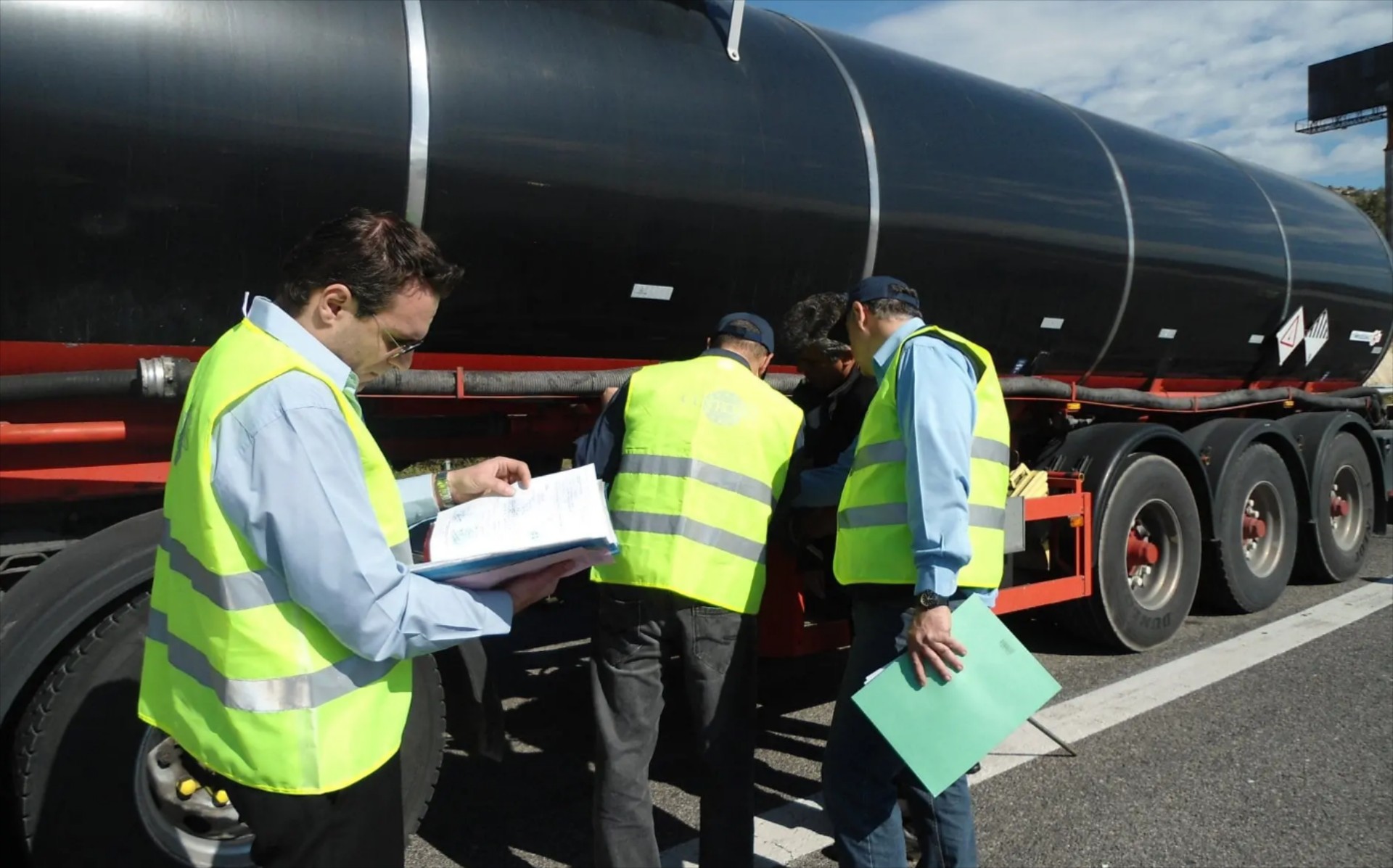 Η Αστυνομία ελέγχει τους οδηγούς φορτηγών – Πάνω από 110.000 παραβάσεις