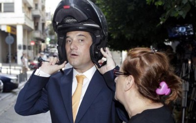 Ποιοι επιτρέπεται να οδηγούν νόμιμα, χωρίς κράνος;