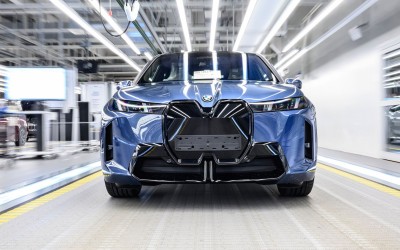 H BMW έχει πουλήσει τόσα ηλεκτρικά, όσα η απόσταση από Μόναχο για Νέα Υόρκη