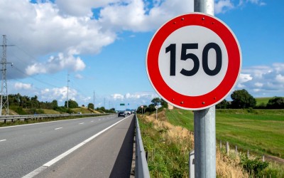 Η ευρωπαϊκή χώρα που ανέβασε το όριο στα 150 km/h – Είναι το μεγαλύτερο στην Ευρώπη