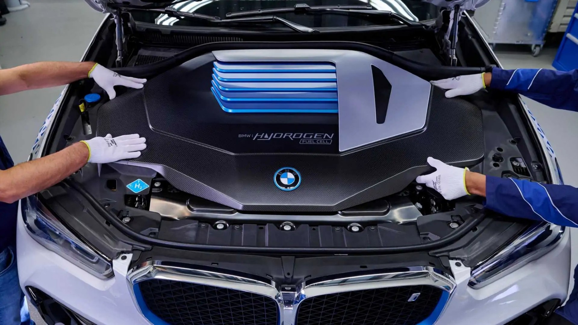 Επίσημο: Η BMW βγάζει στην αγορά το πρώτο αυτοκίνητο υδρογόνου