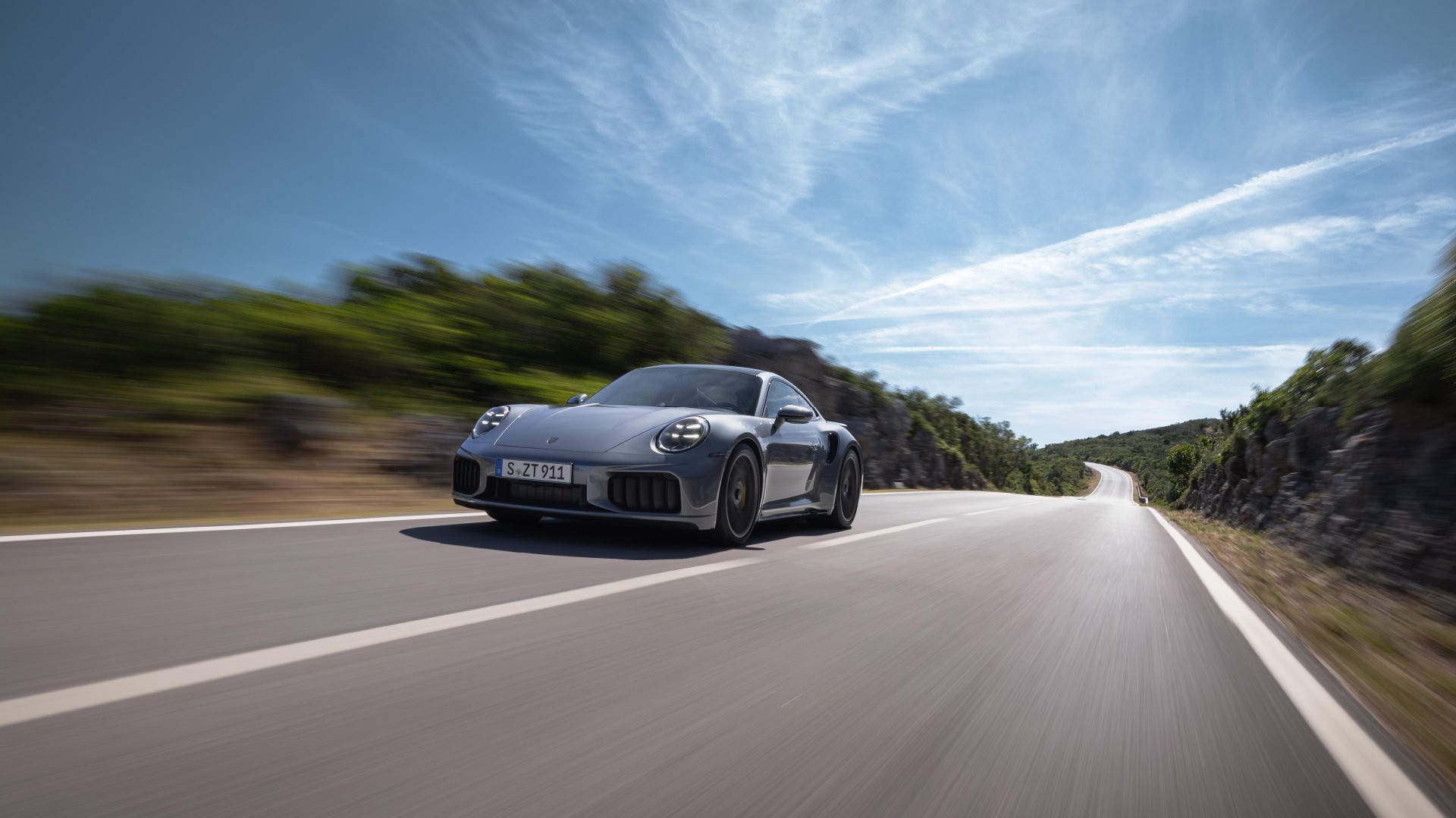 Στην Ελλάδα η ονειρική Porsche - Έχει τιμή 343.150 ευρώ