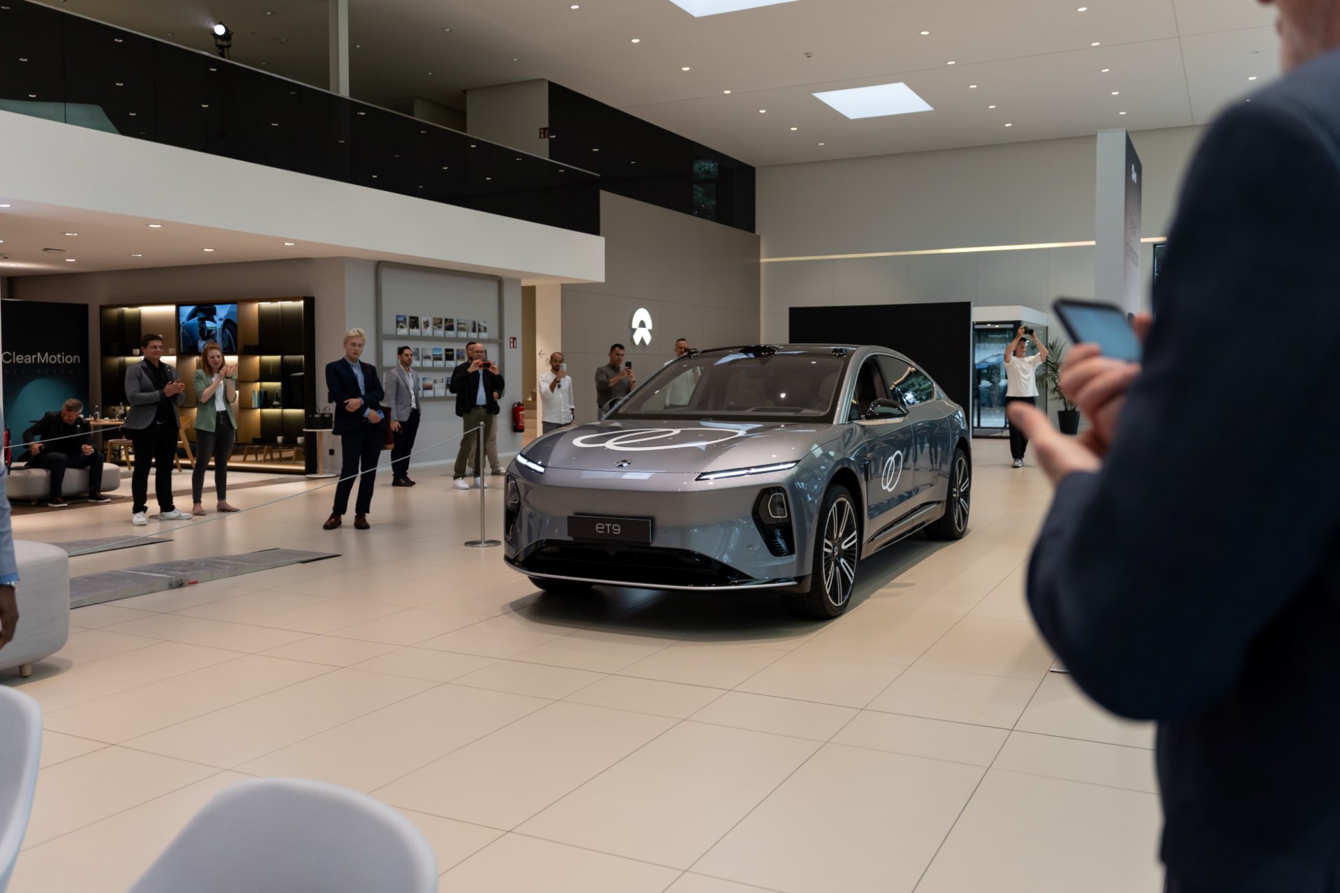 Γνωριμία με τη NIO: Design, επιδόσεις και καινοτομία