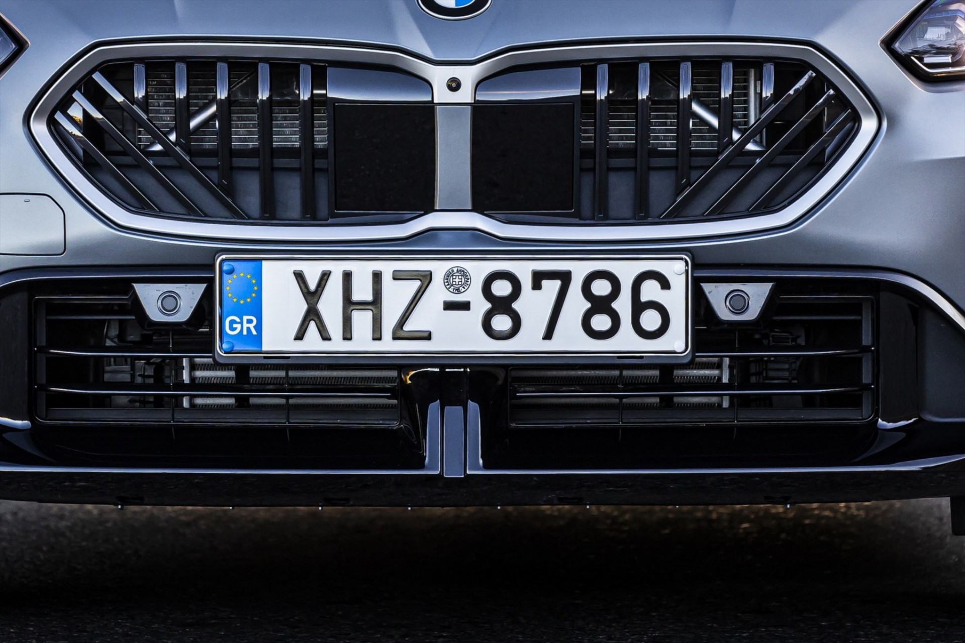 Τέλος το λάδωμα για πινακίδες κυκλοφορίας – Τι είπε ο Υπουργός