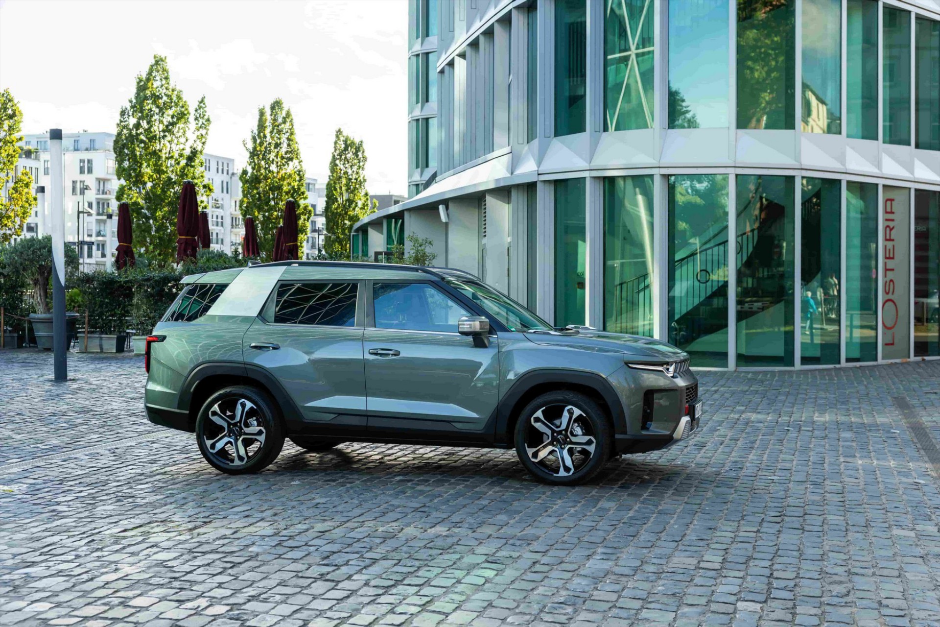 Το υβριδικό SUV που καίει 5,9 lt στο ταξίδι και έχει πορτμπαγκάζ 703 lt. 