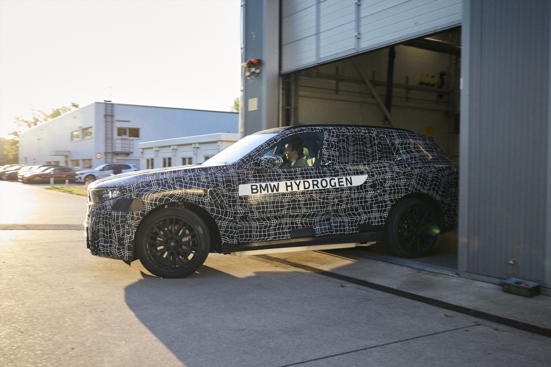 Η πρώτη BMW με υδρογόνο είναι γεγονός – Θα πωλείται παντού 