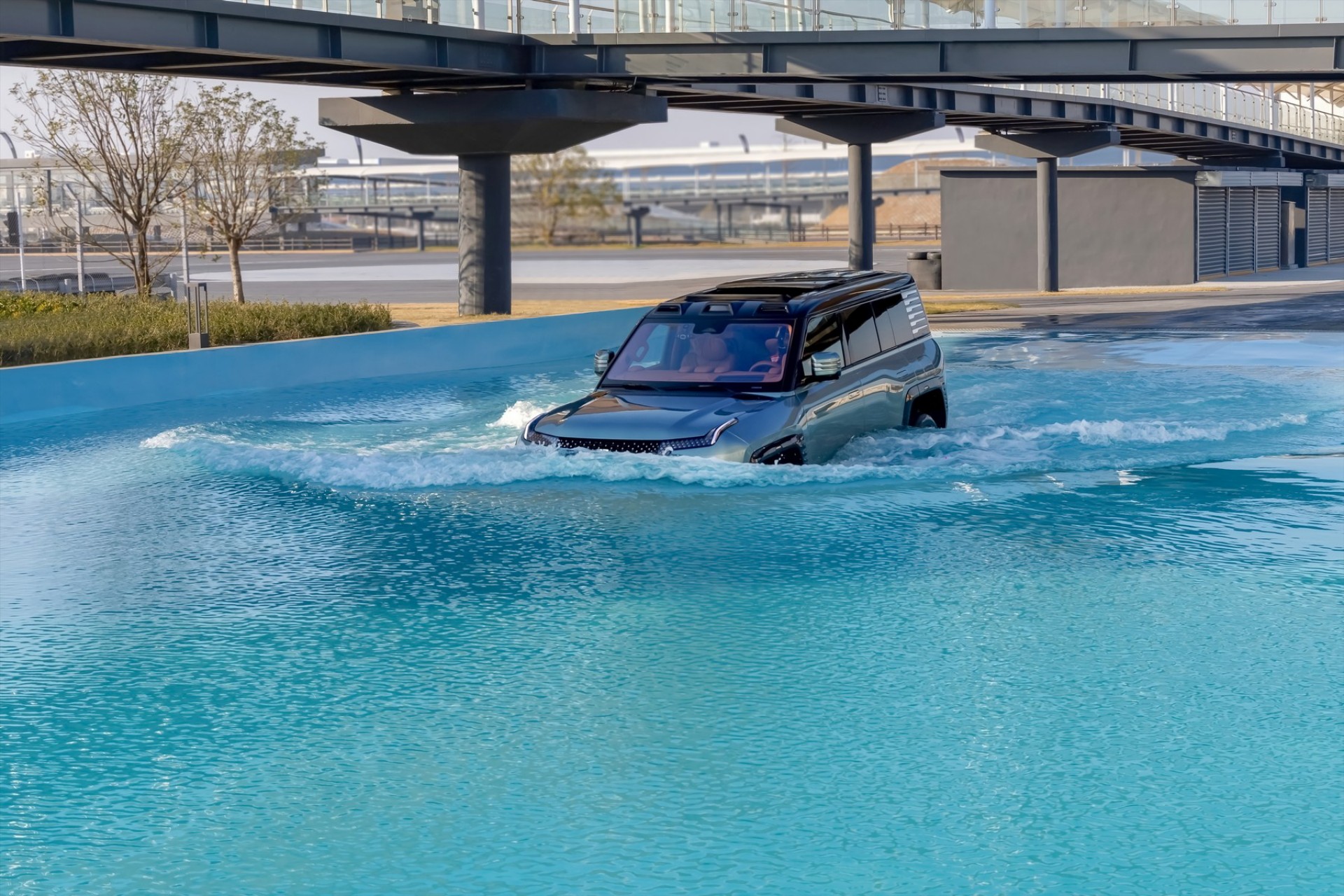 Η BYD έφτιαξε την καλύτερη πίστα – Έχει από αμμόλοφο μέχρι πισίνα 