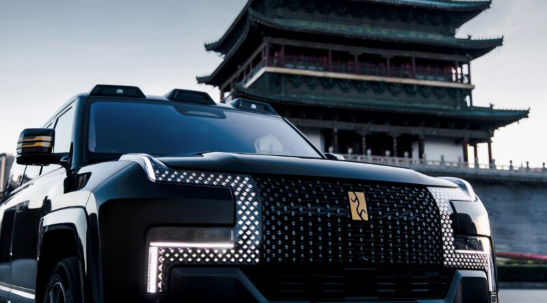 To SUV της BYD με το χρυσό των 24 καρατίων – Θυμίζει Range Rover και Rolls-Royce