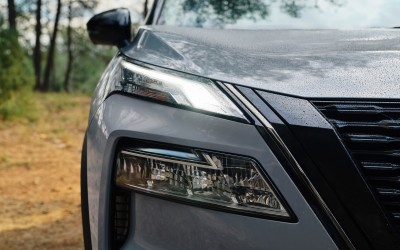 To καινοτόμο υβριδικό SUV των 204 ίππων της Nissan που καίει 5,8 lt/100 km