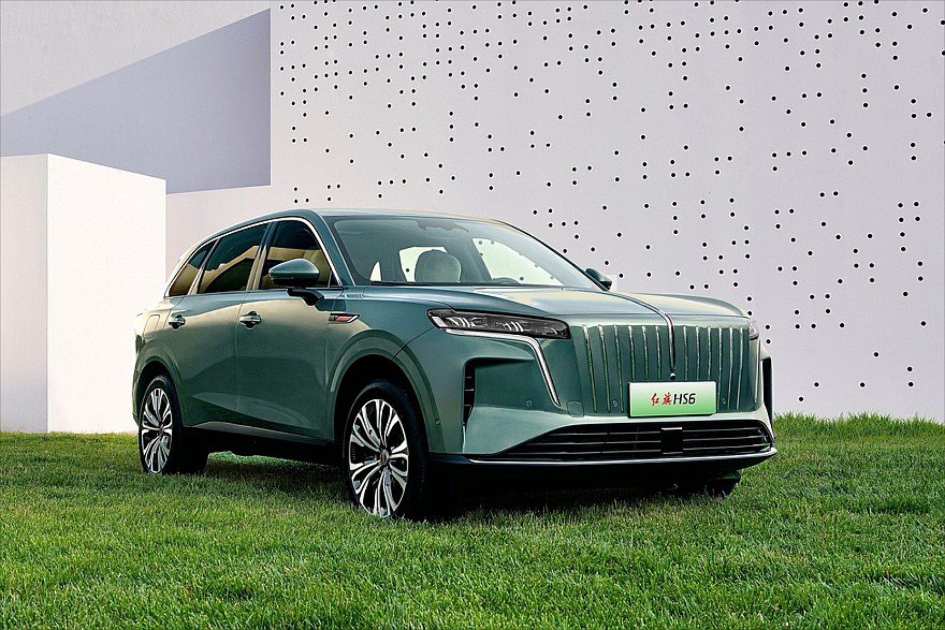 Το υβριδικό SUV που έκανε ρεκόρ αυτονομίας - 2.325 km με ένα γέμισμα 