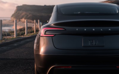 Η Tesla ενσωματώνει στα αυτοκίνητα της εφαρμογή που αρνούνταν να βάλει!