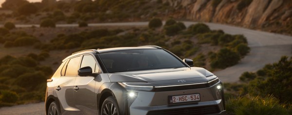 Οδηγούμε το νέο Toyota bZ4X – Πότε έρχεται Ελλάδα, η πρώτη τιμή 