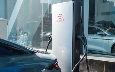 Η BYD κάνει προσλήψεις – Φέρνει στην Ευρώπη τους φορτιστές των 5 λεπτών