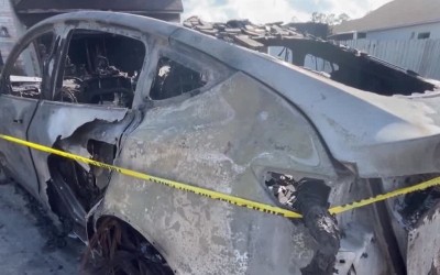 Φωτιά σε ηλεκτρικό έκαψε ένα ολόκληρο σπίτι – Φόρτιζε στο γκαράζ