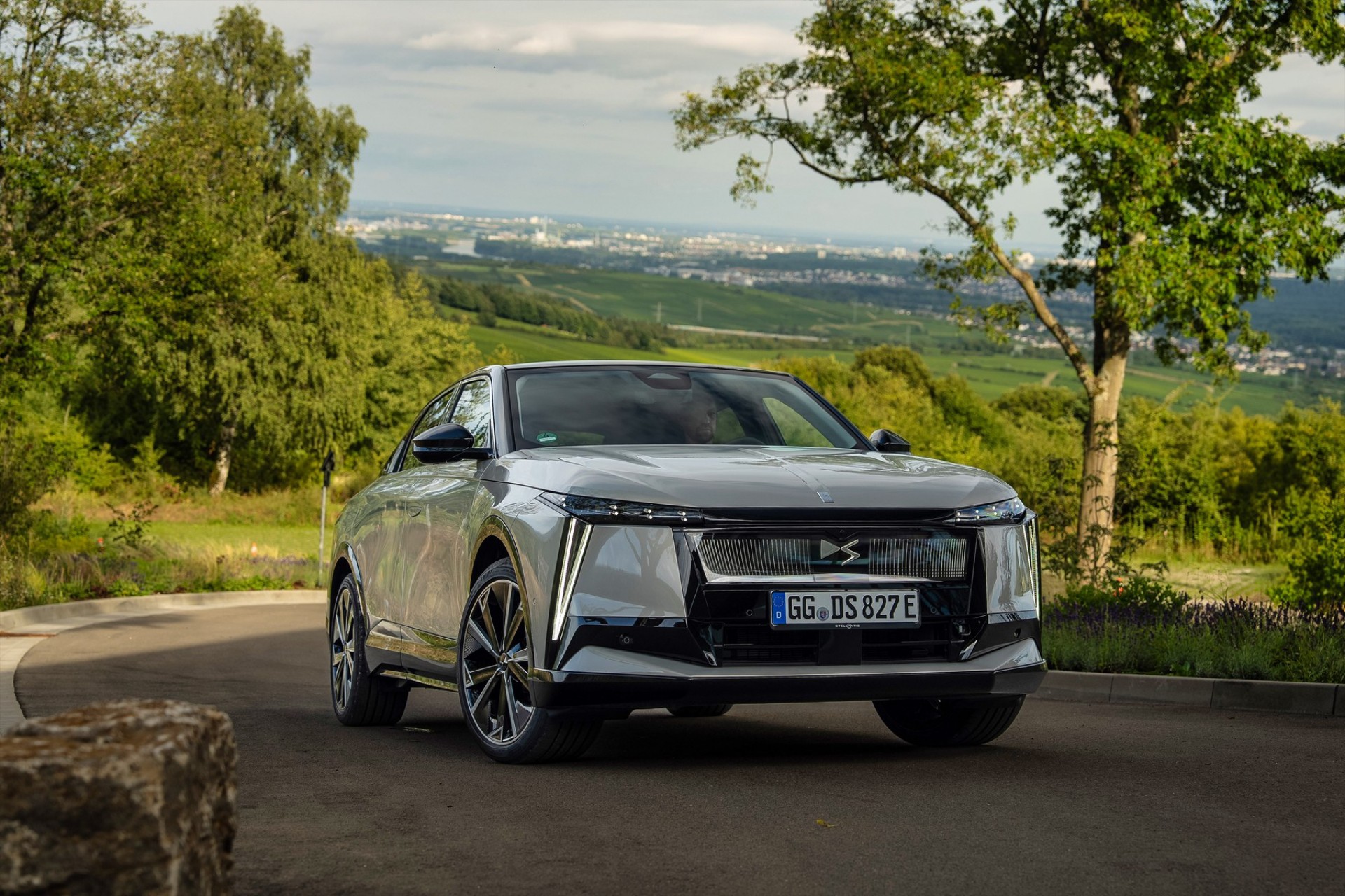 Στην Ελλάδα το DS No8 με αυτονομία 750 km - Τιμές και εκδόσεις