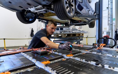 Οι Κινέζοι έφτιαξαν τις πιο ελαφριές μπαταρίες – Ζυγίζουν λιγότερο από έναν βενζινοκινητήρα