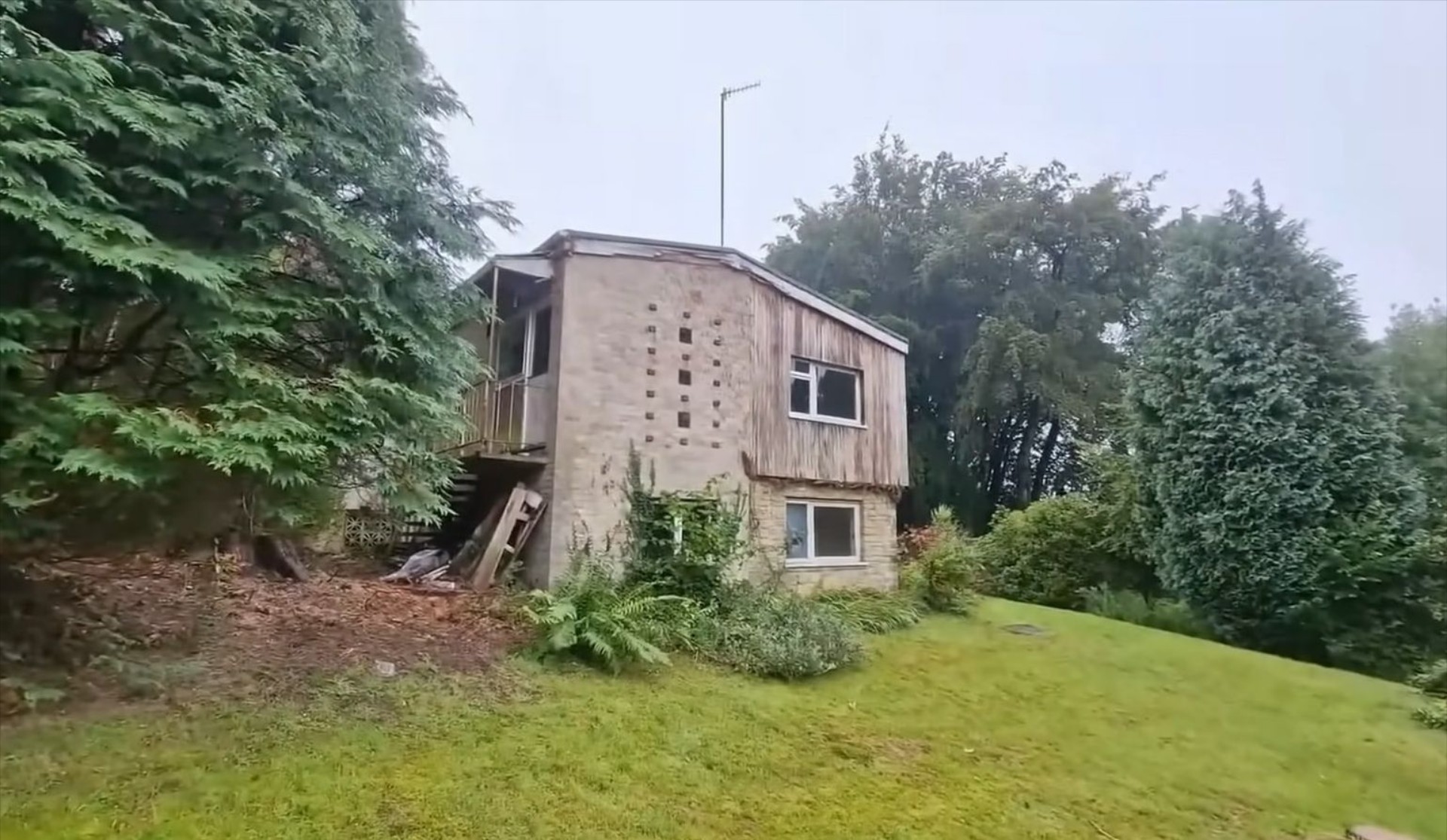 To εγκαταλελειμμένο σπίτι έκρυβε ένα θησαυρό - Μια σπάνια Rolls-Royce 100 ετών 