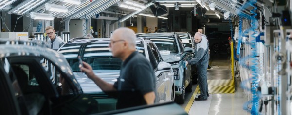 Ήρθε στην Ελλάδα το ηλεκτρικό που φορτίζει πιο γρήγορα από όλα – Τι τιμή έχει; Πού πήρε πινακίδες;