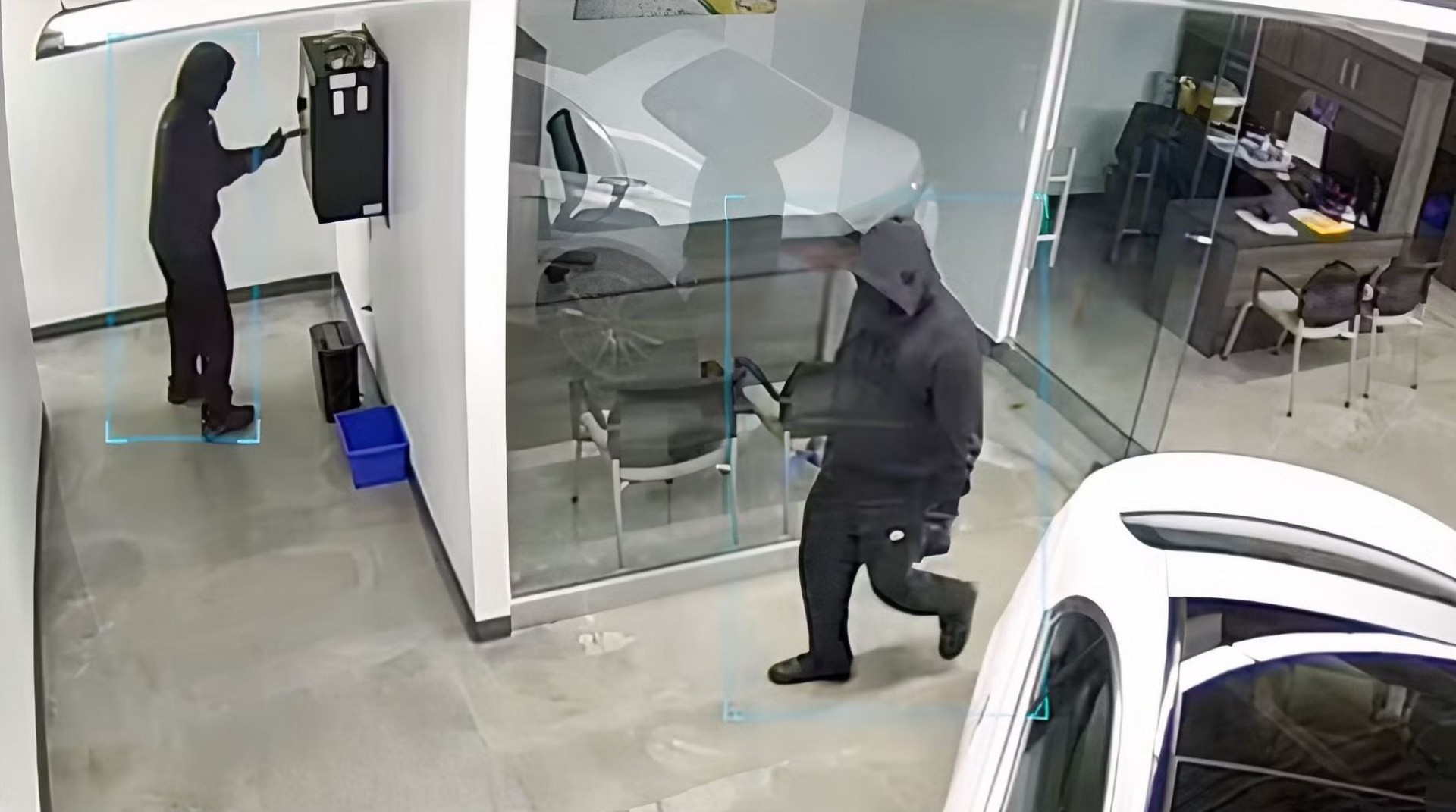 Έκλεψαν Ferrari, Porsche και BMW – Σε μόλις 8 λεπτά 