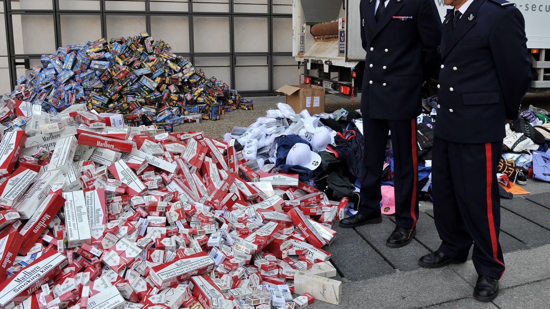 Με μια δουλειά δε βγαίνει – Οδηγός φορτηγού μετέφερε ανταλλακτικά και… λαθραία τσιγάρα