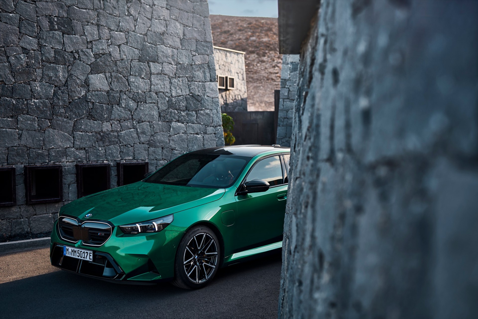 18 Έλληνες αγόρασαν την ονειρική BMW - Έδωσαν πάνω από 162.500 ευρώ