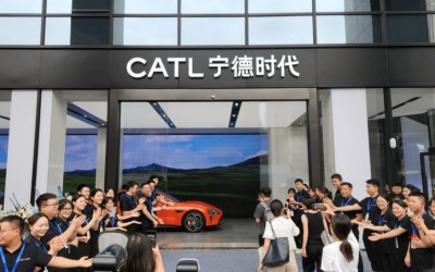 Οι Κινέζοι έκαναν το θαύμα – Έφτιαξαν μπαταρία που αντέχει 1,8 εκατ. km και φορτίζει σε 12 λεπτά [video]