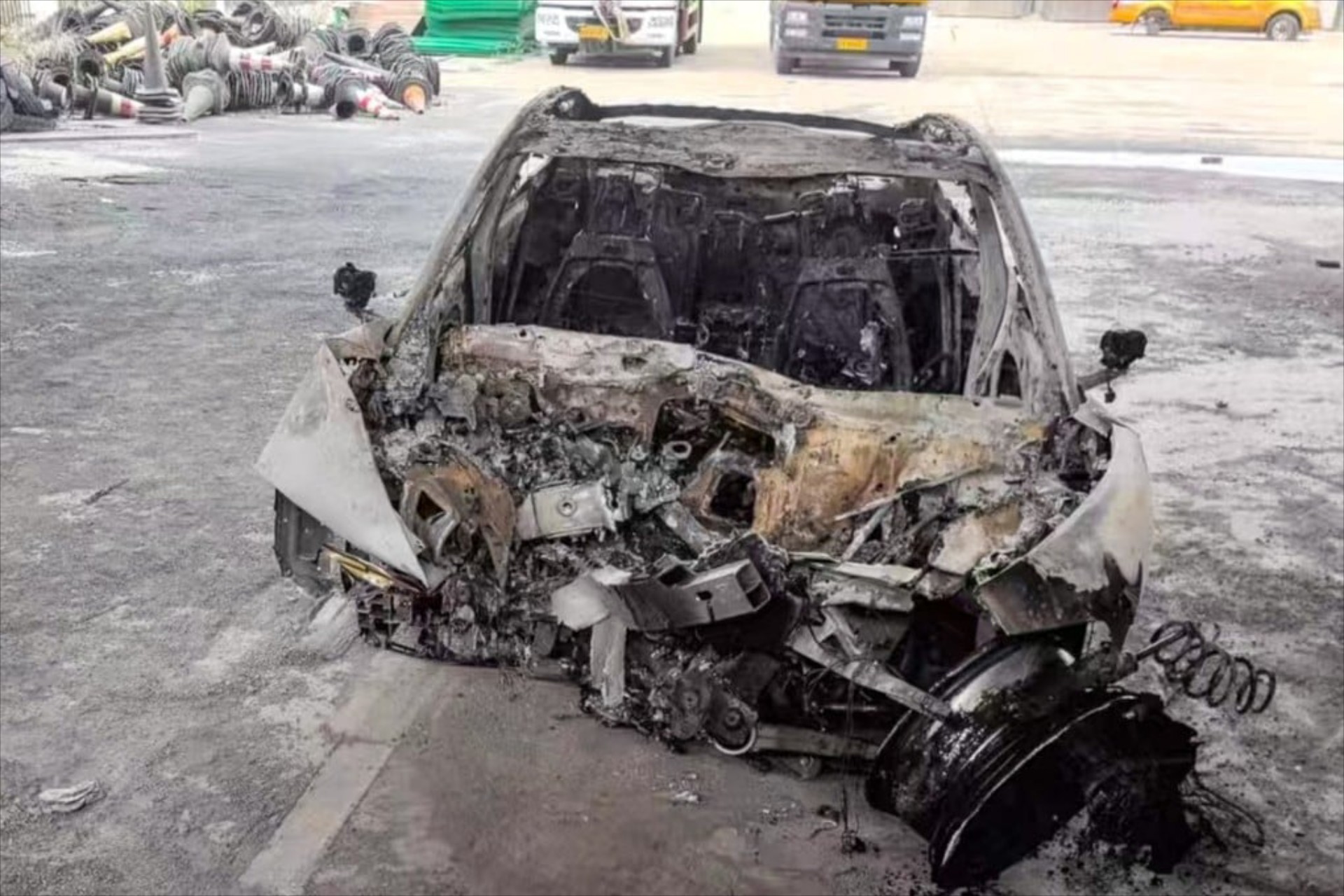 Xiaomi SU7 τυλίχθηκε στις φλόγες! Η απάντηση της  κινεζικής μάρκας [video]