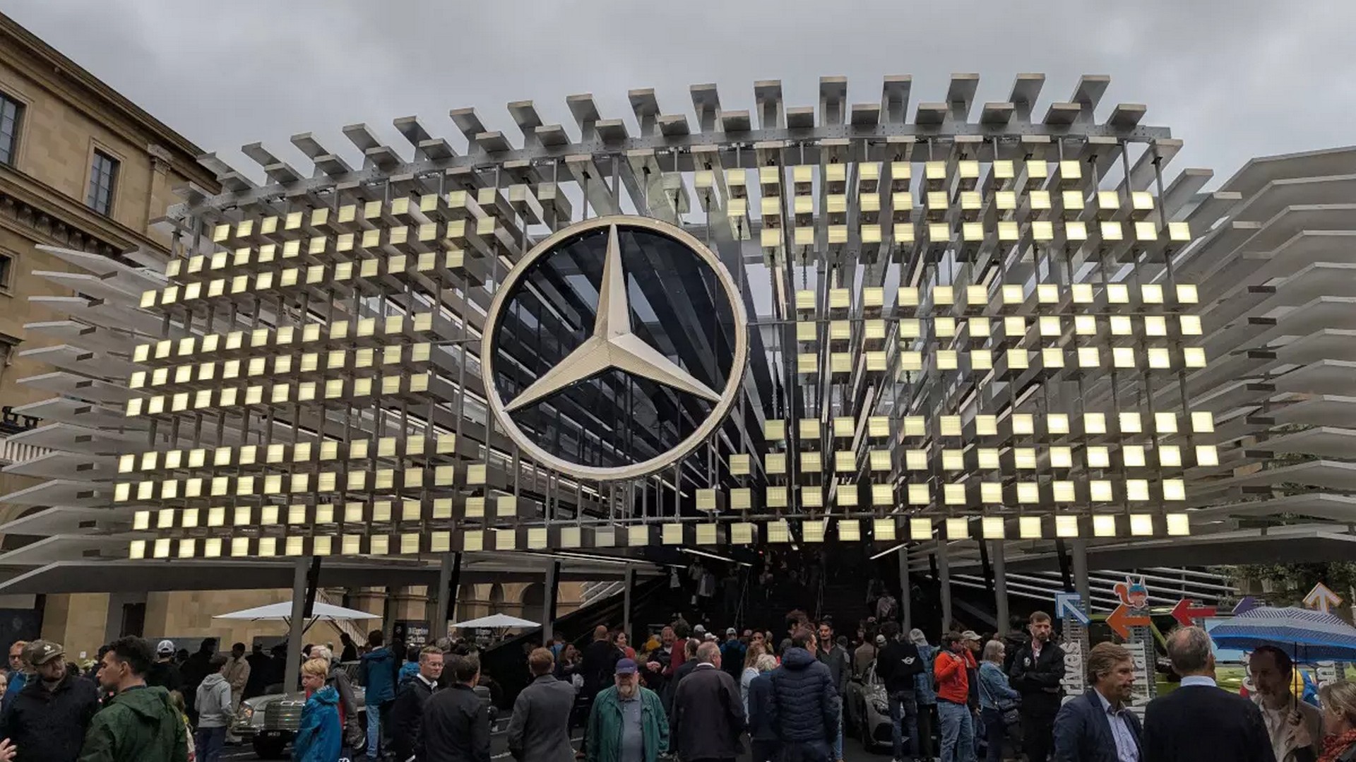Μόνο η Mercedes τα βάζει με τους Κινέζους μέσα στο σπίτι τους