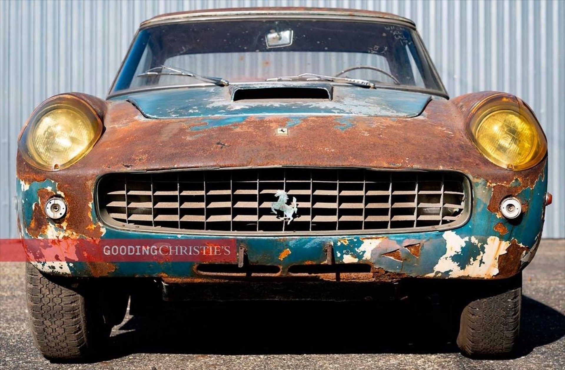 Αυτή η σκουριασμένη Ferrari πωλείται για 500.000 ευρώ – Το μυστικό που κρύβει