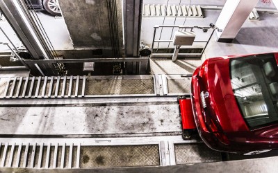 Το parking που θυμίζει Hot Wheels – Έχει μέχρι και αυτόματο φορτιστή για ηλεκτρικά