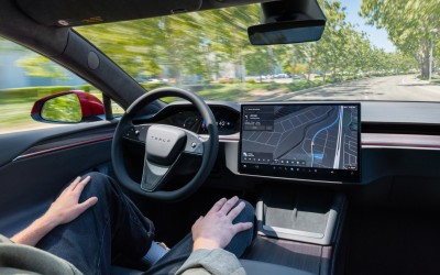 Η αυτόνομη οδήγηση της Tesla πήγε να τον ρίξει στη λίμνη! [video]