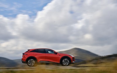 Μεγάλο όφελος 8.000 ευρώ για το πισωκίνητο SUV των 218 ίππων – Δείτε τιμές στην Ελλάδα