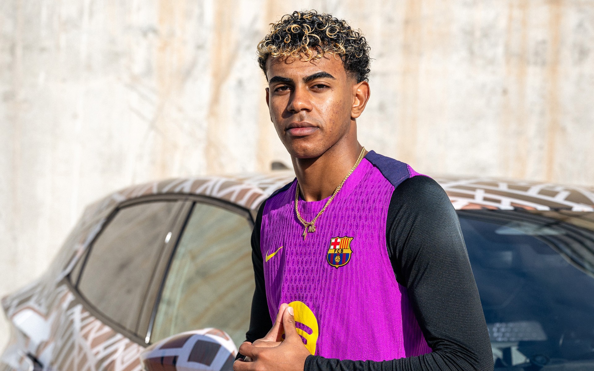 Αυτό είναι το νέο αυτοκίνητο που οδήγησε ο Yamal! [video]