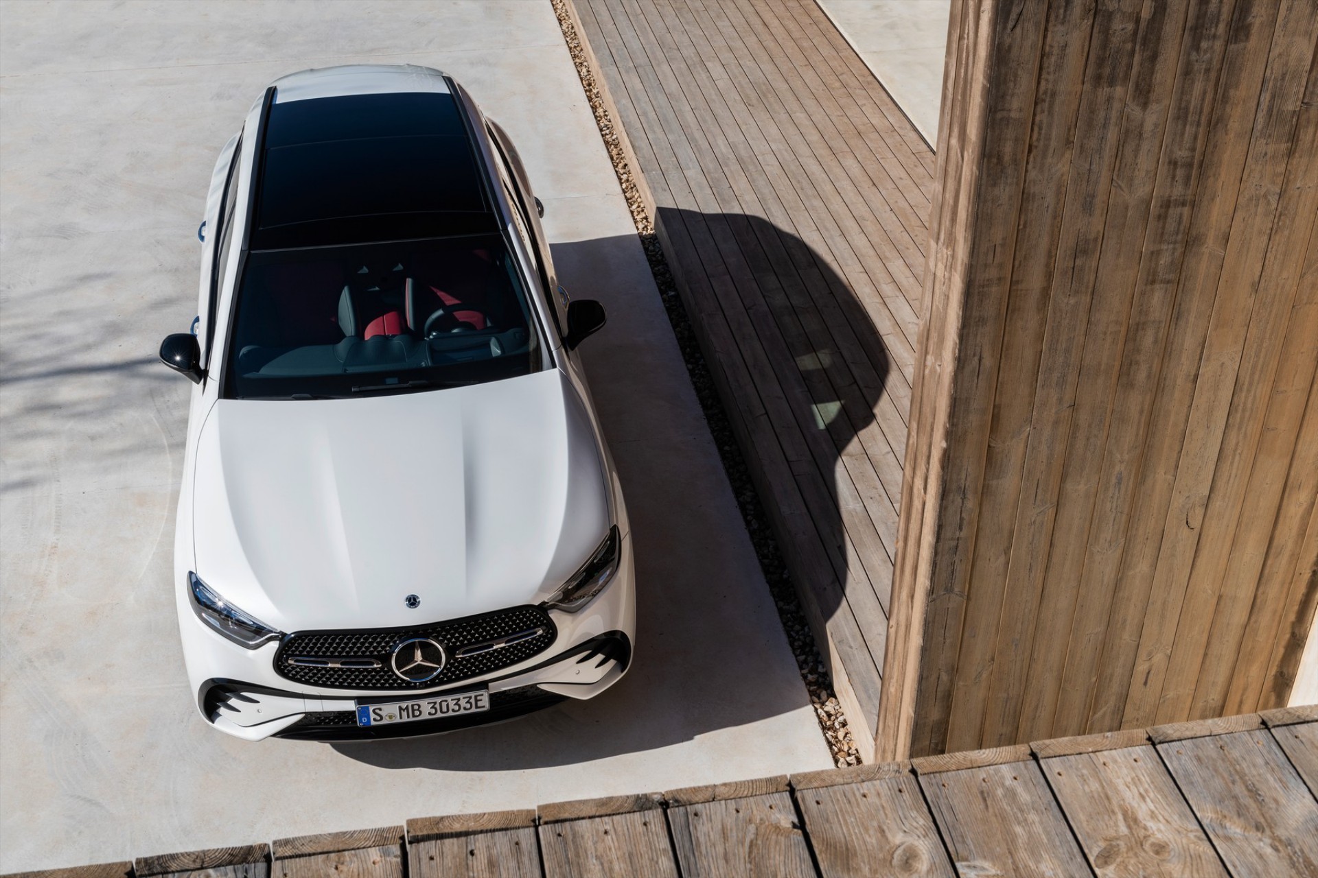 Οδηγός Mercedes συνέτριψε όλο τον ΚΟΚ – Έλαβε 511 κλήσεις και 81.300 ευρώ σε δύο χρόνια