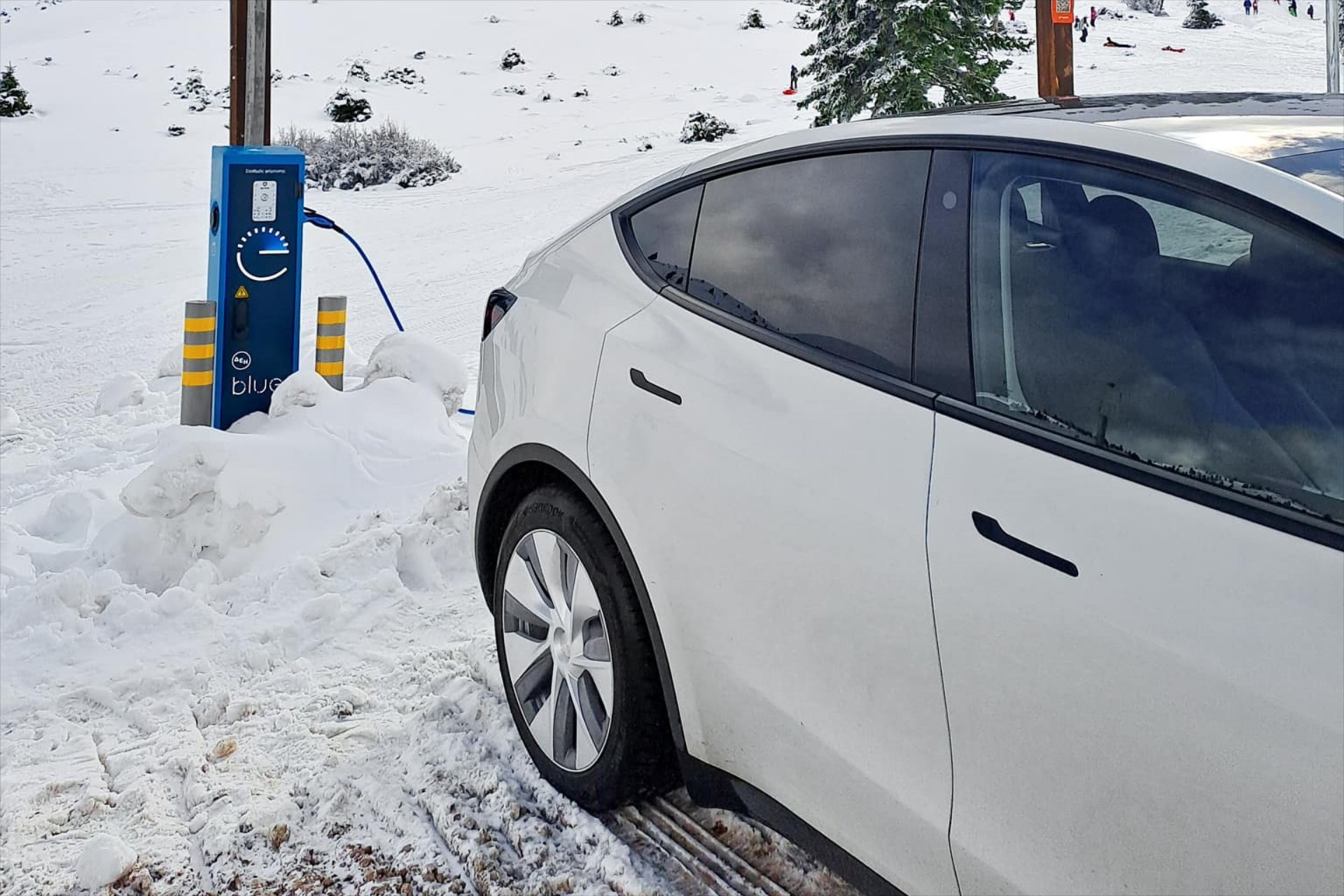 Ελλάδα: Το χιονοδρομικό που έχει 12 θέσεις φόρτισης για ηλεκτρικά 