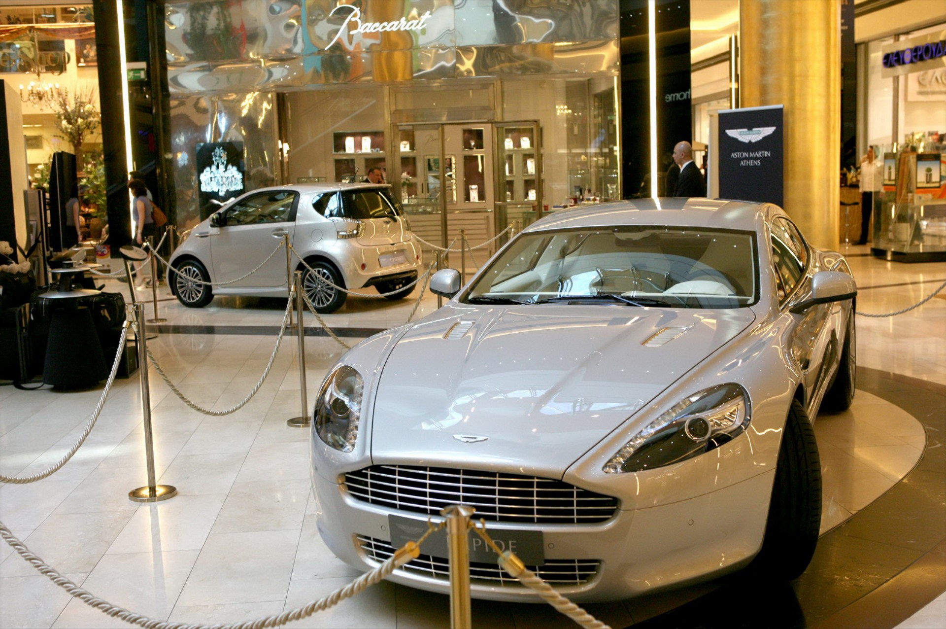 Η Aston Martin στο Golden Hall