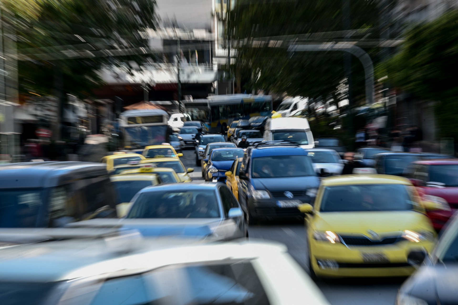 Η χώρα της Ευρώπης που ξεπέρασε την Ελλάδα - Οι οδηγοί χάνουν 9 ημέρες και 14 ώρες στο τιμόνι