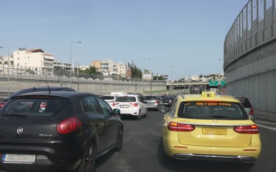 Κολλάνε στην κίνηση και τους αρέσει – Σε ποια χώρα συμβαίνει αυτό;