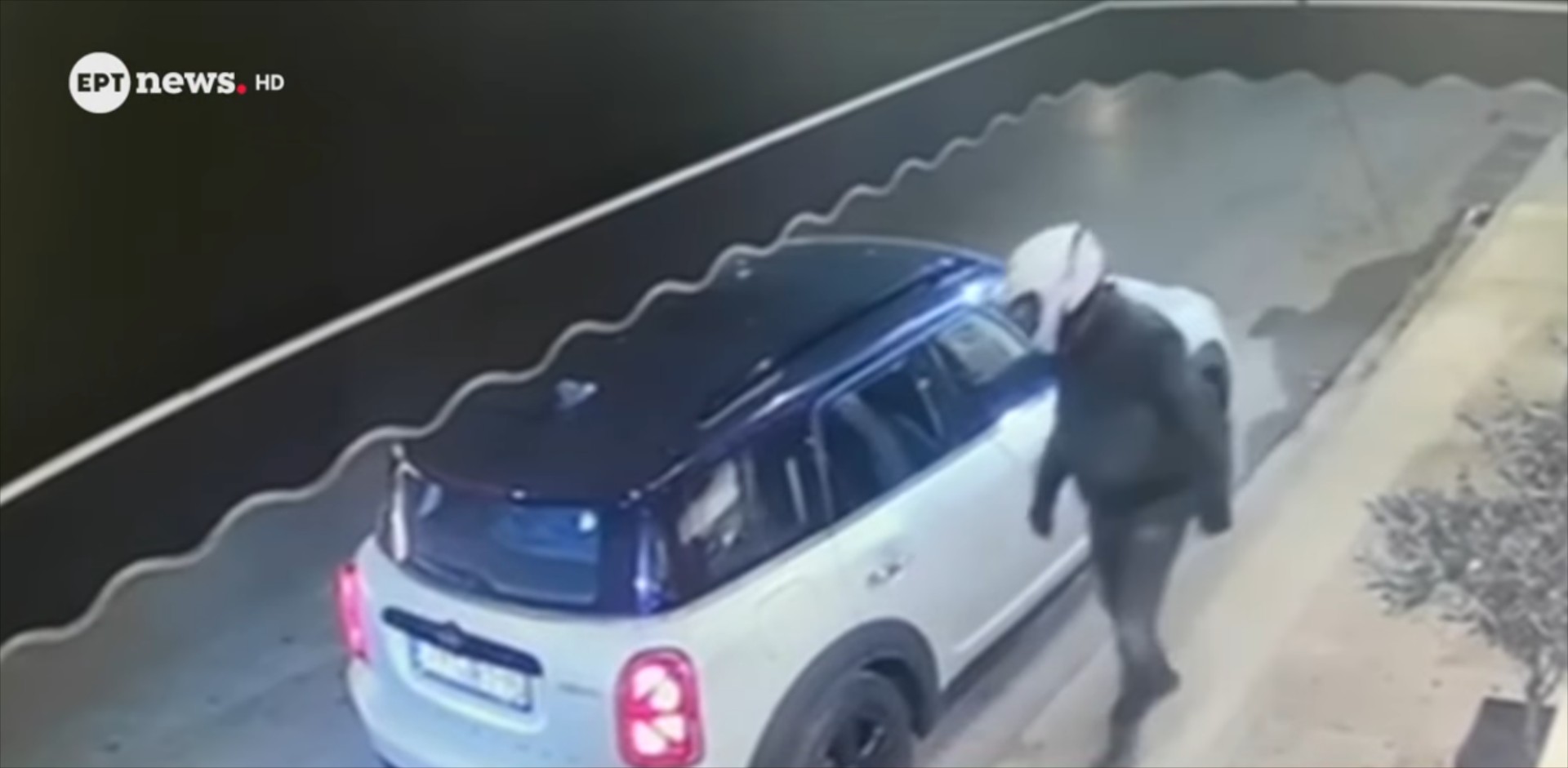 Ελλάδα: Έτσι έκλεβαν τις γυναίκες οδηγούς - Το video των  δύο ληστών με τα κράνη