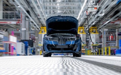 Δεν προλαβαίνει το εργοστάσιο της BMW - Το νέο αυτοκίνητο έφτασε τις 50.000 παραγγελίες