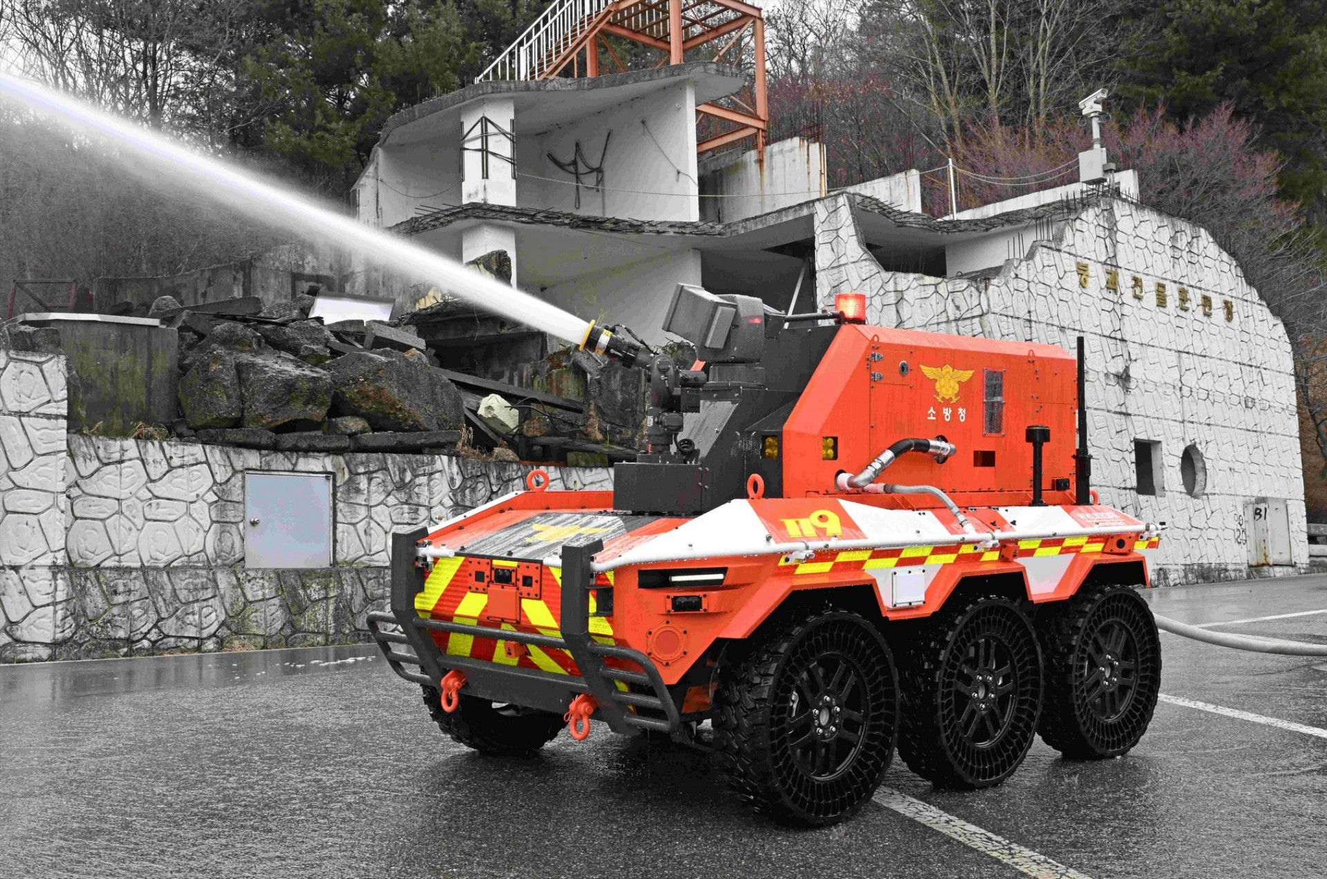 Το δώρο της Hyundai στην Πυροσβεστική – Τέσσερα οχήματα ρομπότ που πάνε παντού