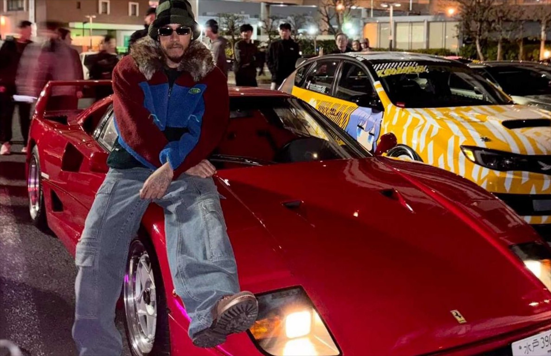 O Lewis Hamilton προκάλεσε πανικό – Με την F40 του στο μυθικό πάρκινγκ Daikoku