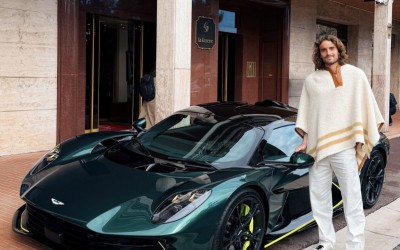 Ο Στέφανος Τσιτσιπάς παρέλαβε το νέο του αυτοκίνητο – Κοστίζει 1 εκατ. ευρώ