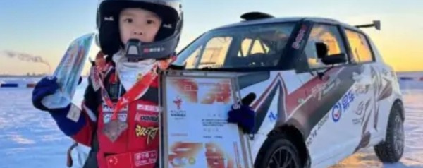 Ο «μπόμπιρας» που έγραψε ιστορία – Σε ηλικία 7 ετών κέρδισε αγώνα ράλι 